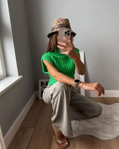 F00162885-102 Trendy Stretch Vest, Chic Green Stretch Vest, Casual Green Sleeveless Vest, Green Sleeveless Vest For Workwear, Green Sleeveless Vest For Work, Casual Green Spring Vest, Chic Green Tank Vest, Casual Stretch Vest For Spring, Chic Green Sweater Vest For Summer