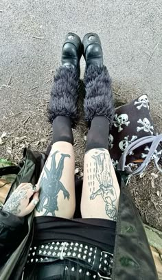 Pink And Black Goth, Cute Tights, Goth Look, Black Goth, 1 Tattoo, Body Mods, Inspiration Mode