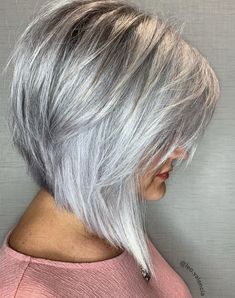 Modern Haircuts For Women, Bob With Layers, Silver Bob, Trendy We Fryzurach, Silver Blonde Hair, Thick Hair Cuts, Medium Layered Hair, Modern Haircuts, Gray Hair Highlights