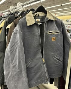 Carhartt Aesthetic, Carhartt Jacket Outfit, Carhartt Detroit Jacket, Carhartt Men, Thrift Inspo, Guys Clothing Styles, Fire Fits, Thrift Finds