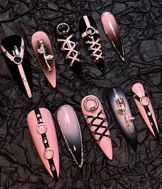 Nail Base Drawing, Goth Pink Nails, Steletoes Nails Design, Goth Nails Ideas, Sharp Nails Design, Romantic Goth Nails, Cyberpunk Nails, Pastel Goth Nails, Summer Art Ideas