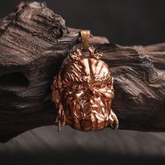 Materials: Bronze, Red Copper, White Copper Size: 25mm*10mm*30mm (0.98in*0.39in*1.18in) Weight: About 20 Grams Process: Lost wax casting Introduction: This exquisite Hannya mask pendant is meticulously crafted, with the face polished by hand, allowing the details to be vividly accentuated through the metal's reflection. The eyebrows and earrings of Acala are made from different materials, while the back features engraved patterns. It is perfect as a meaningful necklace, pendant decoration, or keychain, depending on your preference. Craftsmanship: Each bronze piece is handmade, involving processes such as cutting, grinding, polishing, and chiseling. Various tools are employed to refine the bronze castings until the surface is smooth and delicate. Afterward, the cast parts are carefully asse Hannya Maske, Masque Hannya, Hannya Mask, Religious Ornaments, Face Polish, Meaningful Necklace, Metal Figurines, Red Copper, Style Japonais