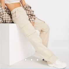 Bershka Chino Straight Leg Cargo Pants *No Tag Technically But Never Worn Color: Sand Size: 2 (Fits 2-4) - Perfect For Fall! Straight Leg Cargo Pants, Look Formal, 90s Looks, Jeans Cargo, Social Media Trends, Cargo Jeans, Denim Flares, Cargo Trousers, Mode Inspiration