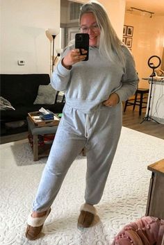 Discover 20+ Sweatpants Outfits That Will Impress Your Crush! Whether you\'re looking for a cozy Sweatpants Outfit or some Outfit Inspo Casual vibes, these looks are a must-have. From Baggy Sweatpants styled effortlessly to Cool Sweatpants Outfit ideas perfect for every season, these populaire outfits will keep you very comfy and stylish. Need a Fit Check for Winter? I\'ve got you covered with chic, styles inspired by Scandinavian Fashion for that minimalist yet trendy touch. ❄️✨ Cozy Sweatpants Outfits, Sweatsuit Outfits, Cool Sweatpants, Sweatpants Outfit Ideas, Cute Sweatpants Outfit, Sweatpants Outfits, Cozy Sweatpants, Cute Sweatpants, Baggy Sweatpants