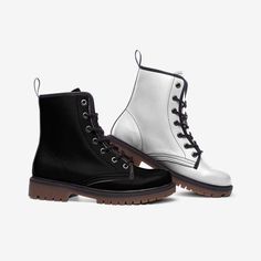 Nos bottes dépareillées en cuir végétalien noir et blanc ne sont pas seulement belles, mais elles sont aussi incroyablement confortables, ce qui les rend idéales pour un usage quotidien ! Ils sont fabriqués à la main à partir de cuir végétalien souple de haute qualité avec amour et faits juste pour vous une fois commandés. Les semelles offrent des niveaux élevés d'adhérence, tout en ayant des propriétés antistatiques et résistantes à l'huile. L'eau, la saleté et les débris sont empêchés d'entrer Vegan Leather Boots, Ankle Support, Work Boots, Boot Shoes Women, Leather Boots, Combat Boots, Vegan Leather, Everyday Wear, Shoe Boots