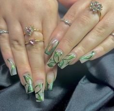 Get ready to celebrate St. Patrick's Day in style with these festive St. Patrick's Day Nail Ideas. Whether you prefer simple designs or more intricate ones, there's something for everyone. If you're looking for some St Patricks Nail Designs St Paddys, Green Butterfly Nails, St Patricks Day Nails Design, St Patricks Nail Designs, Saint Patrick Nail, Butterfly Nail Designs, Butterfly Nail, St Paddy