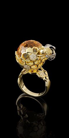 Honeycomb bee ring Ušný Piercing, Bee Jewelry, Insect Jewelry, Exclusive Jewelry, Geometric Jewelry, Jewelry Trends, Jewelry Art