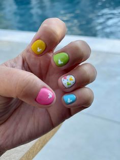 Disney Character Nails Easy, Kid Disney Nails, Simple Disney Nail Art, Disney Manicure Ideas For Short Nails, Disney Nails Summer, Disney Dip Nail Designs, Short Disney Nail Designs, Disney Easter Nails