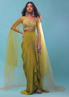 Drape Skirt And Crop Top, Haldi Outfits Dhoti Style, Green Dhoti Dress, Designer Skirts Indian Crop Tops, Skirt Crop Top Outfit Indian, Plazo Crop Top Indian Wedding, Dhoti Skirt With Crop Top, Latest Dhoti Style Dress, Dhoti Crop Top