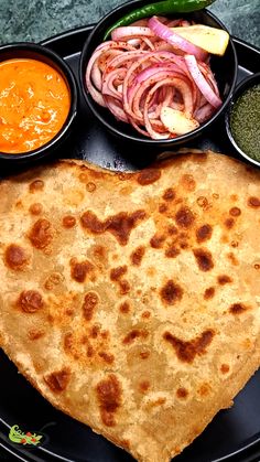 Heart shaped Aloo Paratha, a famous north Indian dish, served with tomato chutney, green chutney and onion rings! The food is served in a black round plate on granite table. Aloo Paratha Recipe Video, Aloo Paratha Recipe, Aloo Paratha, Potato Filling, Paratha Recipe, Quick Bites, Paratha Recipes, Tomato Chutney, Pan Fry