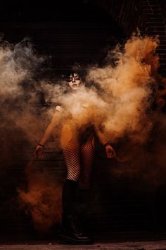 Fall isn’t complete without a burst of smoke bomb color 🍂💨#smokebomb #smokebombs #smokeeffect #smokebombphotography #smokebombphotos #smokebombphotoshoot #photoshootinspiration #photoshootinspo #photography #photographer #couplesphotoshoot #couplesphotoshootinspo #portraitphotography