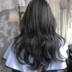 Highlights Black Hair Asian, Asian Highlights Hair Black, Highlights For Black Hair Asian Straight, Grey Highlights On Dark Hair Asian, Micro Highlights On Dark Hair, Purple Highlights Black Hair Korean, Ash Tone Hair, Balyage Long Hair, Korean Hair Color