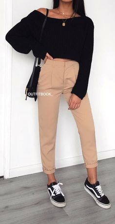 #spring #outfits woman in brown pants and pair of black-and-white Vans old skool. Pic by @outfitbook_ Fashion Forward Outfits, Chique Outfits, Spring Fashion Outfits, Winter Fashion Outfits, Looks Vintage, Outfits Casuales, Cute Casual Outfits, Look Fashion