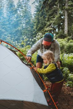 Child helps father to set camping tent travel family vacations hiking outdoor a Camping Photo Ideas, Family Camping Photography, Hiking Vacations, Camping With Toddlers, Camping Lifestyle, Family Travel Photography, Travel Ad, Family Hiking