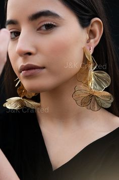 Crafted with meticulous artistry, these statement earrings feature intricate filigree work inspired by the delicate beauty of blooming flowers. Each petal and vine is delicately intertwined, forming a mesmerizing symphony of floral motifs that gracefully cascade from your ears. Closure - Push Back  Weight- 21gms (pair) Garden Earrings, Earrings Butterfly, Filigree Jewelry, Cool Accessories, Filigree Earrings, Delicate Beauty, Wedding Jewelry Earrings, Earrings Statement, Blooming Flowers