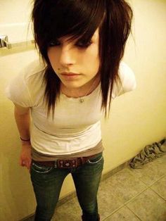 i love this cut, but maybe with not as much bangs and a different color... Emo Bangs, Short Emo Hair, Emo Hairstyles For Guys, Emo Haircuts, Scene Bangs, Short Scene Hair