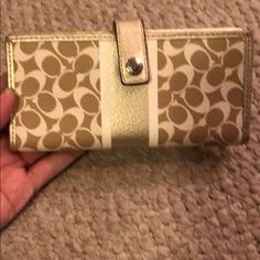 Simple Coach Wallet. New Without Tags. Snap Closure. Lv Key Pouch, Lv Damier Ebene, Crossbody Clutch Purse, Coach Crossbody Purse, Apple Prints, Coach Wallet, Designer Wallets, Fold Wallet, Crossbody Clutch