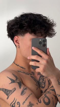 The Best V-Shaped Haircuts for Men V Shaped Haircut, Fade Haircut Curly Hair, Low Taper Fade Haircut, Mens Hairstyles Thick Hair, Tapered Haircut