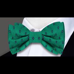 Main Green Geometric Bow Tie Elegant Green Tie With Satin Bow, Elegant Fitted Bow For Gift, Elegant Fitted Bow As Gift, Gift Fitted Bow Tie With Detachable Bow, Green Bow Tie With Tie Back For Formal Occasions, Elegant Green Bow Tie For Black Tie Events, Fitted Green Bow With Ties, Elegant Green Tie With Bow Detail, Green Formal Ties