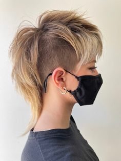 Shag Mohawk, Mohawk Women, Short Punk Hair, Mohawk Haircut, Mom Haircuts, Half Shaved Hair, Hair 2022, Mullet Haircut