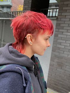 Red mullet haircut Shaved Punk Hairstyles, Womens Mullet Shaved Sides, Very Short Dyed Hair, Styling A Mullet, Mullet Colored Hair, Mullet Hairstyle Straight Hair, Tomboy Mullet, Punk Hair Short, Mullet Tomboy