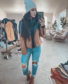 Tan Ankle Boots Outfit, Chelsea Deboer, Chelsea Boots Outfit, Beanie Outfit, Boots Outfit Ankle, Tan Ankle Boots, Western Style Outfits, Beanie Black