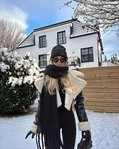 Winter Going Out Outfits, Looks Adidas, 00s Mode, Stile Blair Waldorf, Winter Outfits Snow, Adrette Outfits, Ny Outfits, Winter Outfits Aesthetic, Skandinavian Fashion