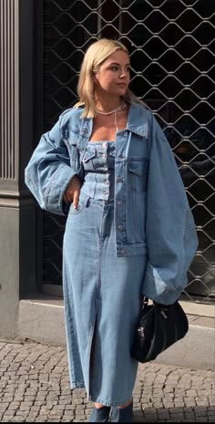 Ss26 Fashion Trends, Total Denim Outfit, Double Denim Outfit, Double Denim Looks, Denim Skirt Fashion, Fashion Gone Rouge, Comfy Casual Outfits, Jeans Outfit Women