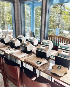 the table is set up with several different types of sewing machines on top of it