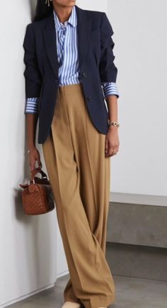 Home Wear Women Pajamas, Amal Clooney, Tan Pants, Looks Street Style, Brown Pants, Casual Work Outfits, 가을 패션, Business Casual Outfits, Looks Style