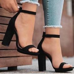 Heel Sandals Outfit