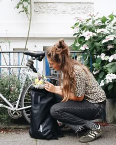 Casual Bike Ride Outfit, Cycling Outfit Women, Bike Ride Outfit, Bike Commuter Style, Bike Riding Outfit, Urban Bike Style, Madrid Girl, Commuter Style, Bring Them Home