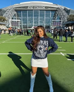 Dallas Football Game Outfit, Dallas Cowboys Game Day Outfit Women, Dallas Cowboys Football Game Outfit, Dallas Cowboy Outfits Woman, Dallas Cowboys Game Outfits For Women, Dallas Mavericks Outfit Woman, Cowboys Jersey Outfit Woman, Winter Gameday Outfit College, Cowboys Game Outfits For Women