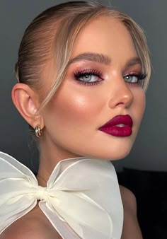 Simple Holiday Makeup, Holiday Eye Makeup, Wedding Makeup For Blue Eyes, Holiday Eye, Fall Wedding Makeup, Bronze Eye Makeup, Maquillage On Fleek, Burgundy Lipstick, Rose Fushia