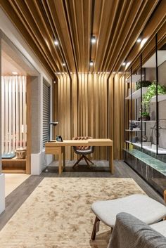 Escritório com painel ripado no teto Aesop Store, Commercial Design, Ceiling Design, Office Design, Shop Design, Showroom, Home Office, Room Divider, Ceiling