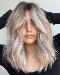 Cool-Tone Beige Blonde Hair Color Idea Beige Blonde Hair Color, Pale Blonde Hair, Blond Beige, Copper Blonde Hair Color, Beige Blonde Hair, Balayage Blond, White Blonde Hair, Ash Hair Color, Beautiful Blonde Hair