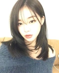 Medium Japanese Haircut, Lob Haircut Korean, Haircuts For Sharp Features, Layered Bob Hairstyles Asian, K Pop Idols Short Hair, Asian Long Bob Haircut, Medium Haircut Asian, Hair For Wide Face, Korean Middle Length Hair