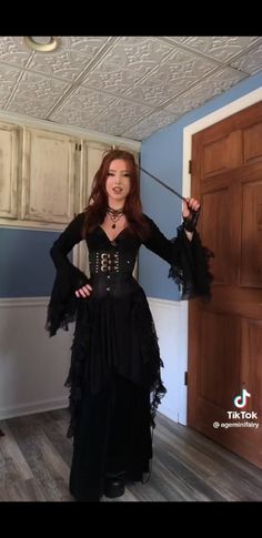 Goth Pirate Outfit, Black Ren Faire Outfit, Witch Ren Faire, Fantasycore Outfits, Ren Faire Costume Women, 1600 Dresses, Witch Attire, Witch Pirate, Halloween Diy Outfit