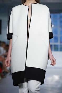 Zero Maria Cornejo Ready To Wear Spring Summer 2015 New York 00s Mode, Photography Magazine, Live Fashion, Black N White, 가을 패션, Spring Summer 2015, Fashion Shows, White Fashion, Summer 2015