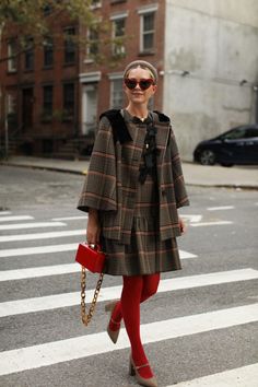 Red Tights, Looks Street Style, Fall Fashion Trends, Looks Style, Plaid Dress, Nordstrom Dresses, Look Fashion, Hat Fashion, Autumn Winter Fashion