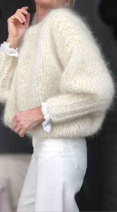 Strikkeopskrift Oversize Sweater, Pull Mohair, Looks Street Style, Mohair Sweater, Mode Inspo, Looks Chic, 가을 패션, Knit Fashion, Looks Style