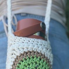 a crocheted cell phone holder is shown in the shape of a bag with scissors