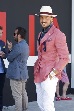 Nice look! Photo by Gloria Yang White Chinos, Sharp Dressed Man, Mens Fashion Suits, Moda Vintage, Well Dressed Men, Blazer Outfits, Gentleman Style, Suit Fashion, Men Looks