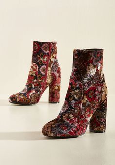 Mode Hippie, Look Retro, Cool Boots, Shoe Obsession, Looks Style, Look Fashion, Nice Shoes