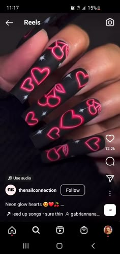 Stilleto Baddie Nails, Rebelde Nails Ideas, Toxic Nails Design, Nail Art Emo, Love Hate Nails, Pink Emo Nails, Pink Horror Nails, Neon Glow Nails, Demon Nails Acrylic