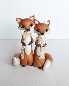 two small figurines are sitting next to each other