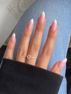 White French Tip Almond, French Tip Almond, Almond Nails Pink, Classy Almond Nails, White French Nails, Almond Nails French, Almond Press On Nails, White Tip Nails, Pointy Nails