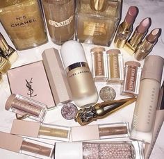 Kylie Jenner Makeup Collection, Brush Aesthetic, Baddie Things, Makeup Flatlay, Makeup Collection Storage, Ysl Makeup, Jenner Makeup, Minimalist Makeup