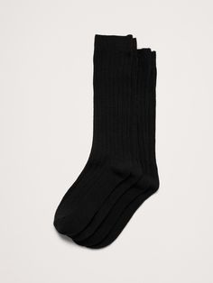 We revived this cozy, ribbed sock from the archives, crafting it in our best-selling, blended yarn with a touch of cashmere for luxurious warmth and softness.  Fits women's shoe sizes 6-10. Classic Mid-calf Fall Socks, Classic Black Socks For Fall, Trouser Socks, Banana Republic, Women's Accessories, Personal Style, Cashmere, Socks, Trousers