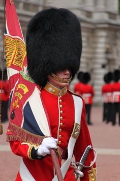 Queen Guard, Guard Outfit, Grenadier Guards, British Things, London Landmarks